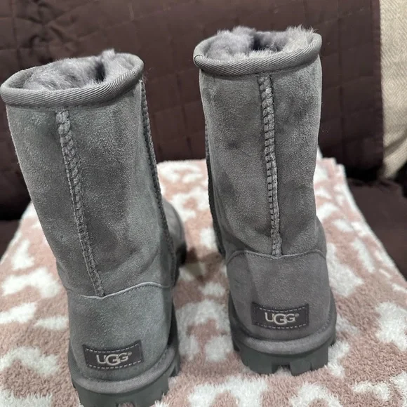 Ugg Grey Short Boot - Picture 3 of 7
